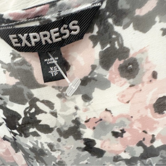 Express flowy chiffon ruffle/ bubble top ❤️ - Picture 5 of 7